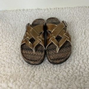 Muk Luks  Women’s Shayna Terra Turf Flat Sandals Size 8 Bronze Gold NEW